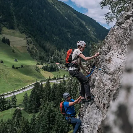 Amelie -2- Wallbox Fuer E-auto & Motorradgarage * Kaunerberg