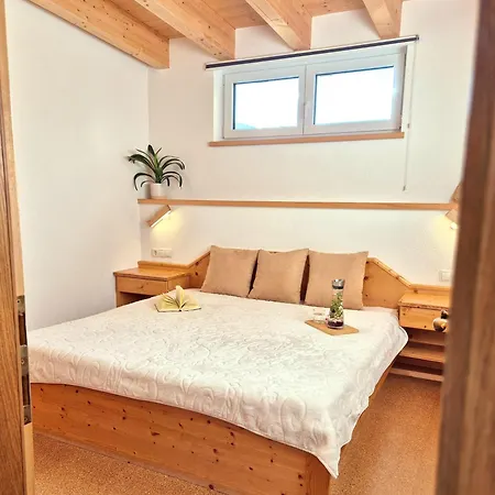 Amelie -2- Wallbox Fuer E-auto & Motorradgarage קאונרברג