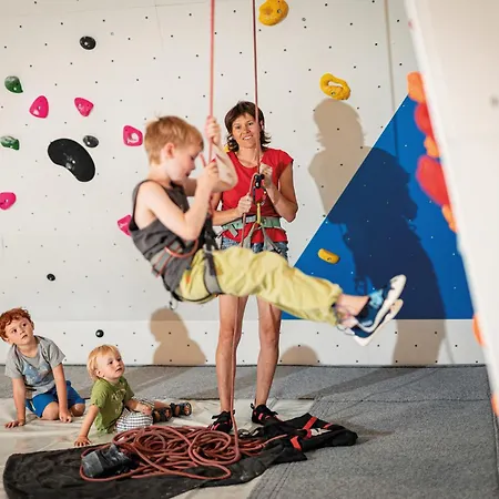 Amelie -2- Wallbox Fuer E-auto & Motorradgarage * קאונרברג