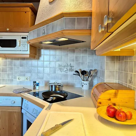 Amelie -2- Wallbox Fuer E-auto & Motorradgarage דירה